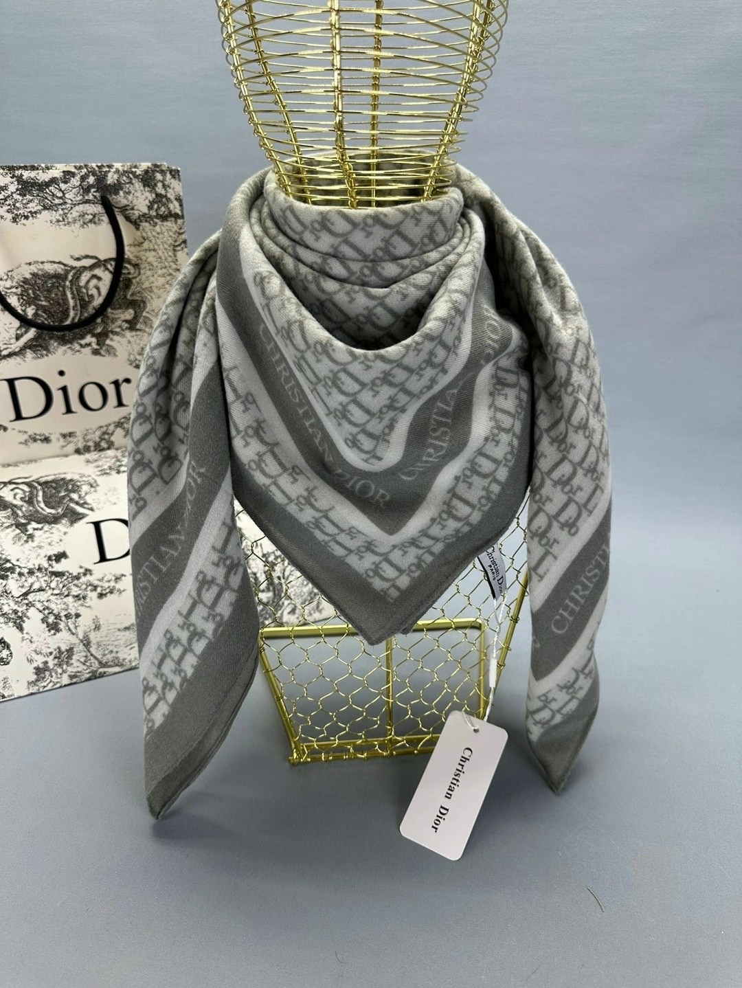 платки диор,брендовый платок,шарф диор,платок диор шелковый,платок кристиан диор