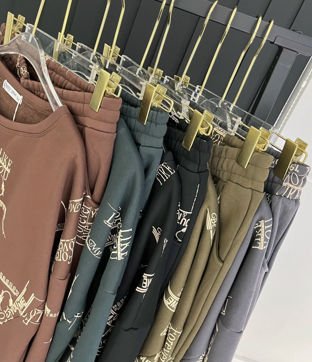 стильные костюмы,стильный свитшот,свитшот и брюки,стильные женские костюмы