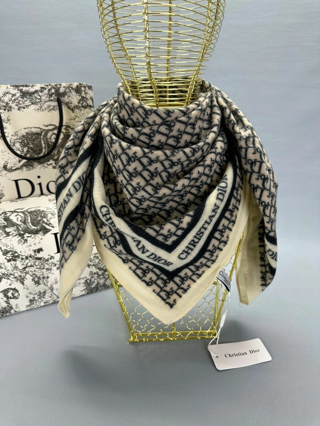 платки диор,брендовый платок,шарф диор,платок диор шелковый,платок кристиан диор