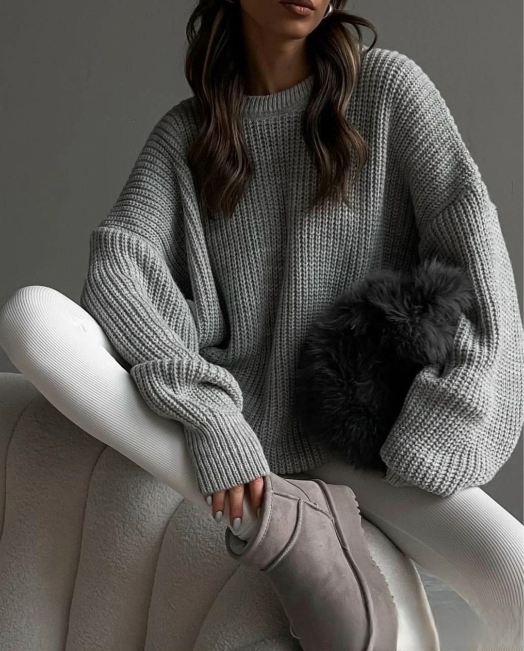 свитер оверсайз вязаный,вязаный джемпер оверсайз,модные свитера,свитер материал,уютный свитер