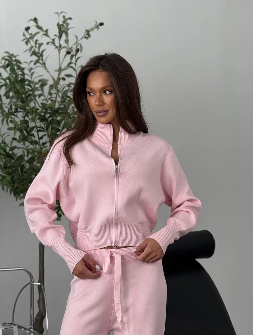 трикотажные костюмы,костюмы вельветовые,спортивные костюм,женские костюмы,костюм со штанами