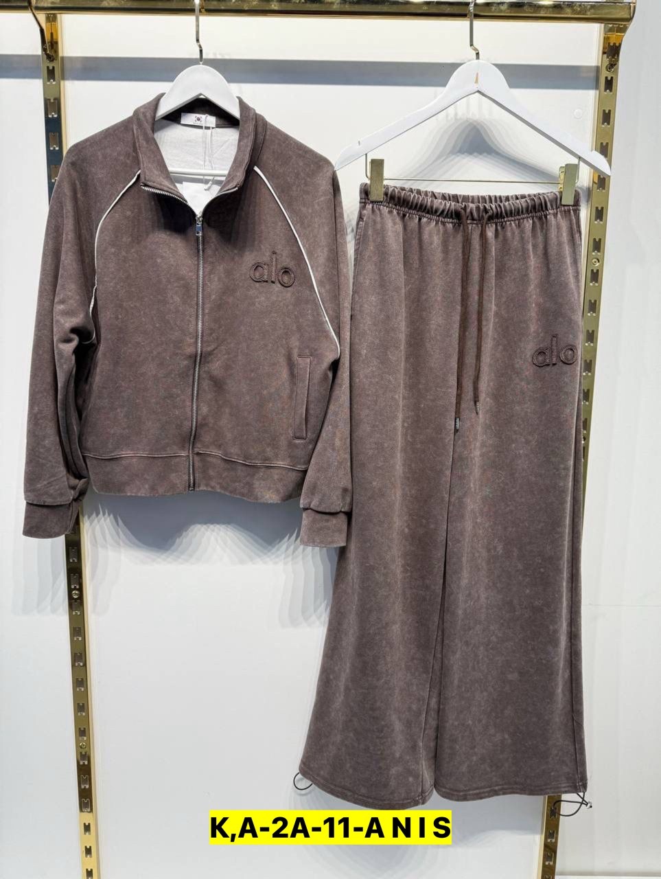 костюмы спортивные женские,,спортивные костюм,женские костюмы,велюровые костюмы