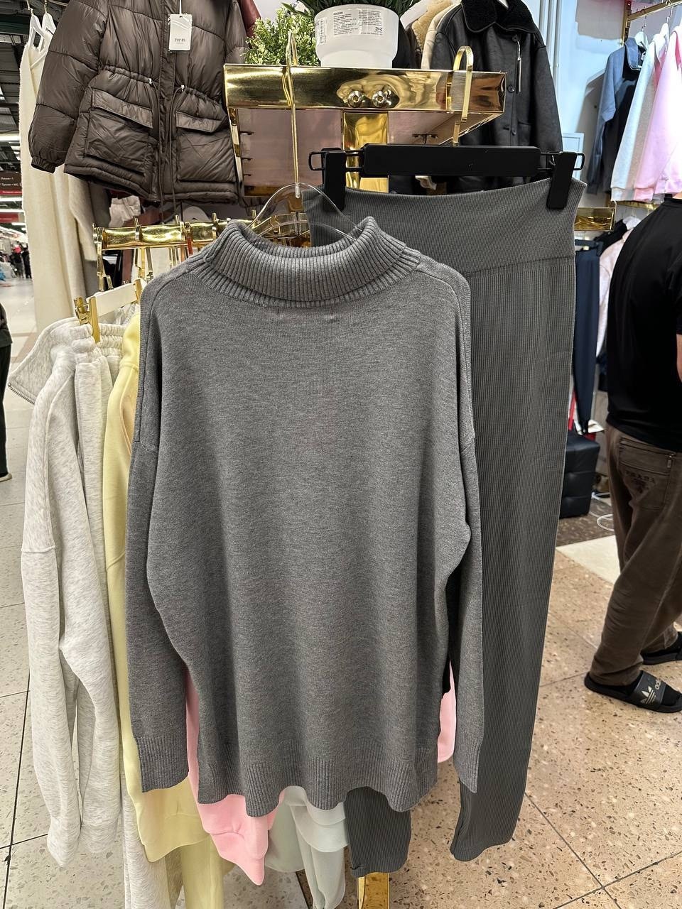 удлиненный свитер оверсайз,кофта оверсайз,стильные костюмы,свитер оверсайз длинный,свитер оверсайз теплый женский