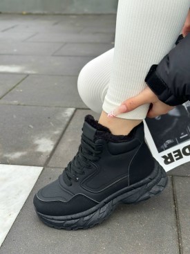 Кроссовки