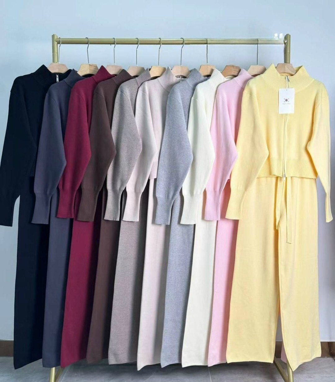 трикотажные костюмы,костюмы вельветовые,спортивные костюм,женские костюмы,костюм со штанами