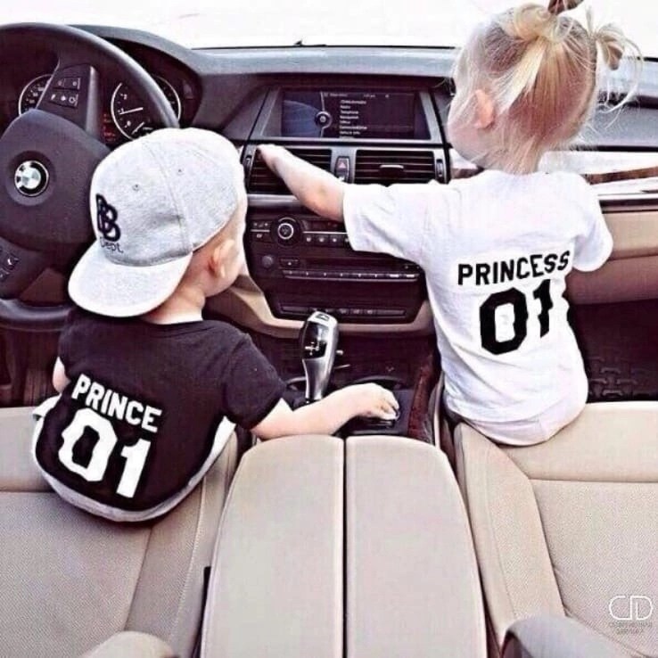 маленький сын,стильные дети,машина бмв,модные мальчики,малыши мальчики