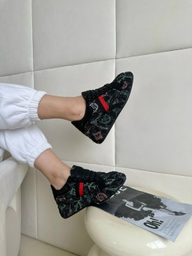 Кроссовки