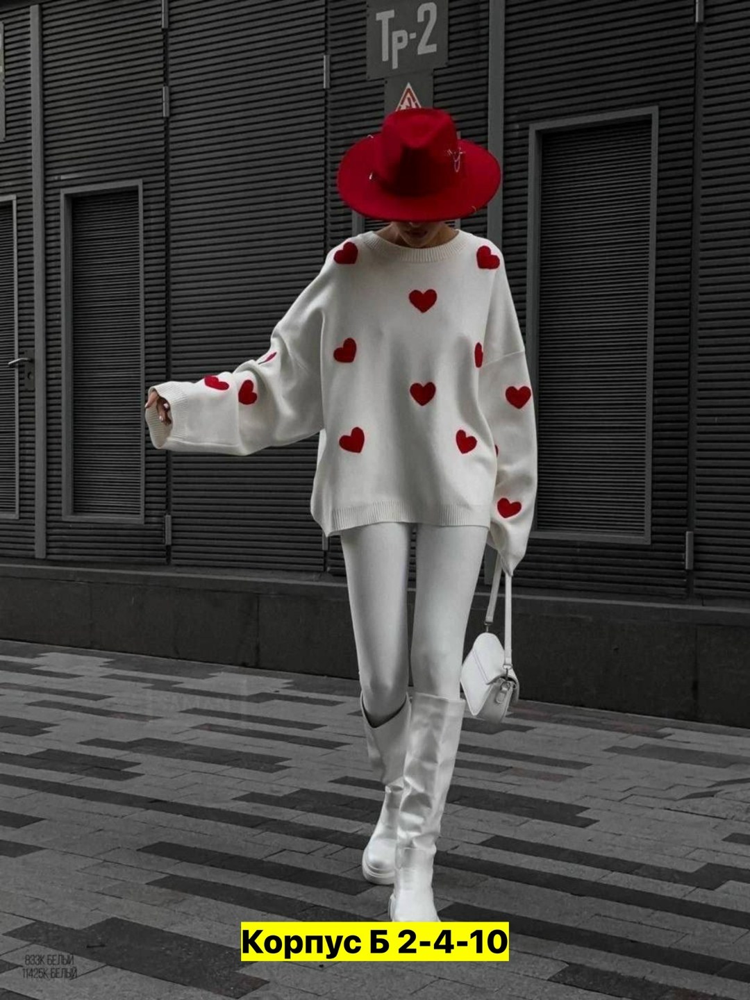 свитер оверсайз с сердечками,свитер женский оверсайз с принтом сердца,теплый свитер с сердечками,свитер с сердечками,свитер женский с сердечками