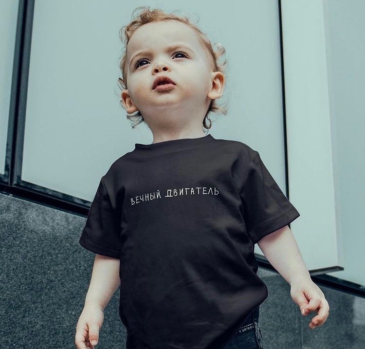 маленький сын,стильные дети,машина бмв,модные мальчики,малыши мальчики