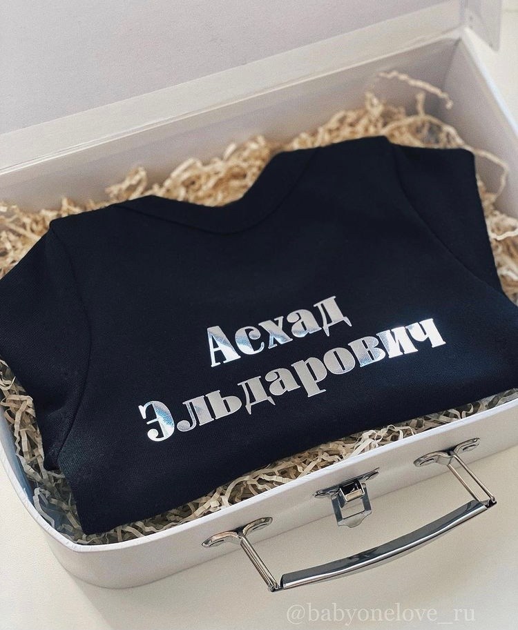 маленький сын,стильные дети,машина бмв,модные мальчики,малыши мальчики