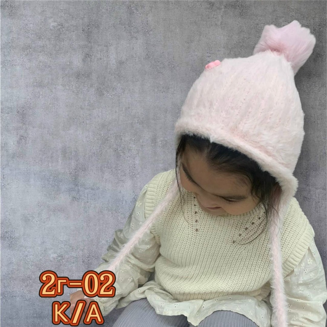шапка детская,шапка для детей,детская вязаная шапка,вязаная шапка,шапка с завязками для девочки
