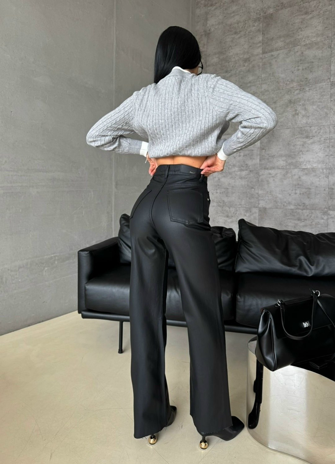 женские кожаные брюки,прямые брюки из экокожи,брюки кожаные,брюки кожаные из экокожи,кожаные брюки палаццо