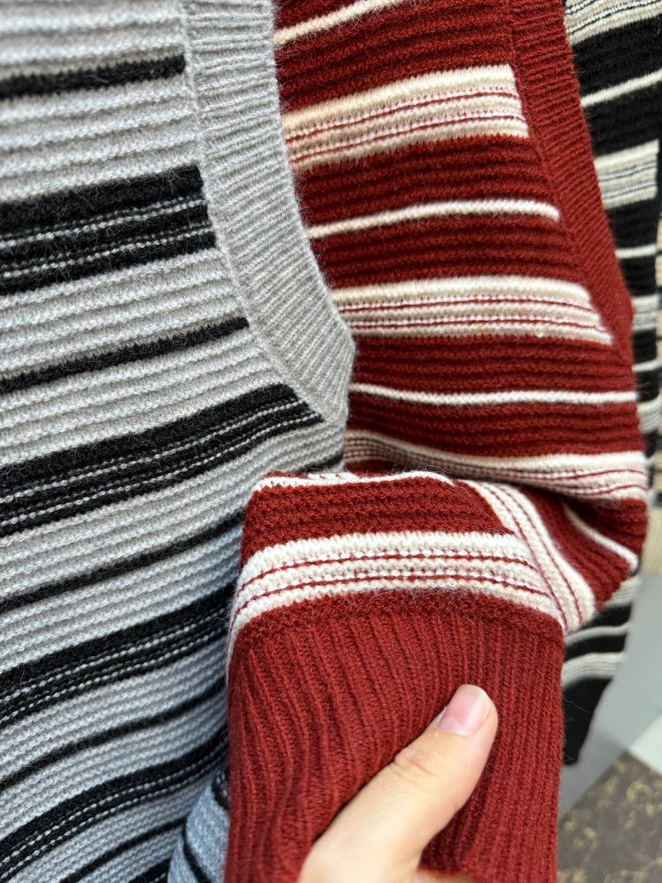 жилетка вязаная,жилет трикотажный,вязаные жилеты,женский трикотажный жилет в полоску,жилетка женская