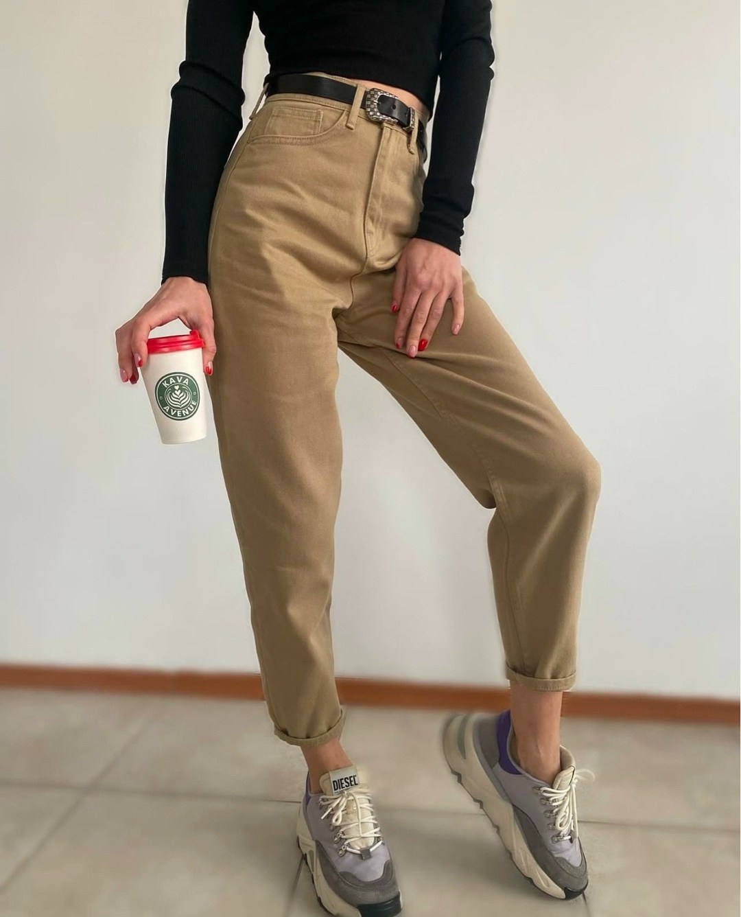 брюки джинсы,женские джинсы,джинсы момы,бежевые джинсы,женские джинсы и брюки