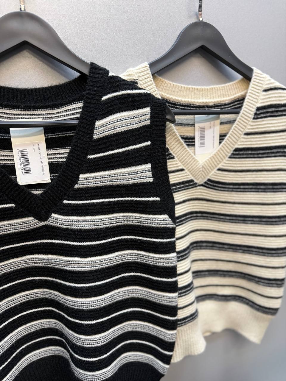 жилетка вязаная,жилет трикотажный,вязаные жилеты,женский трикотажный жилет в полоску,жилетка женская