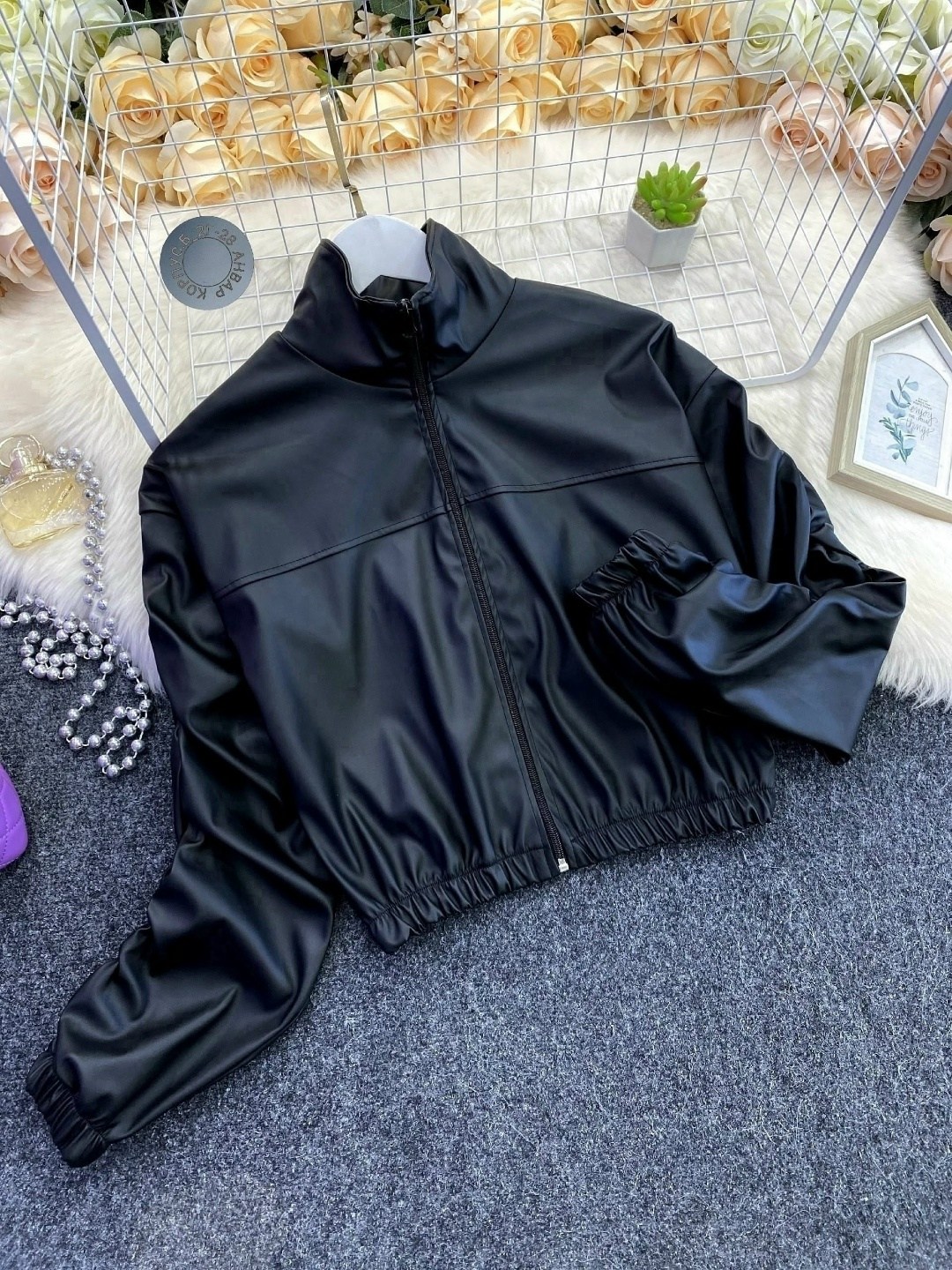 кожаная куртка женская,куртки из искусственной кожи женские,короткая куртка,женская укороченная куртка,кожаная куртка