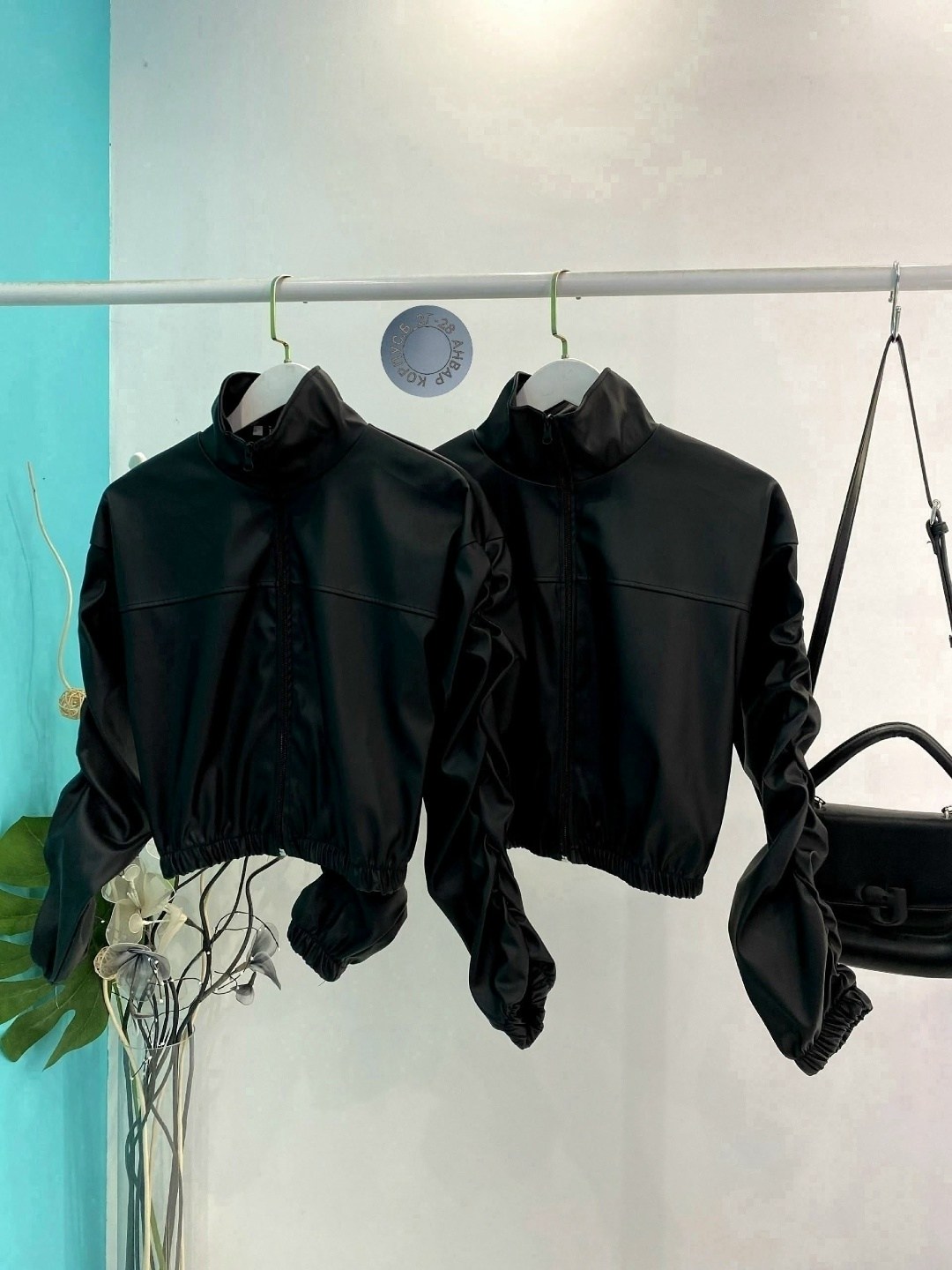 кожаная куртка женская,куртки из искусственной кожи женские,короткая куртка,женская укороченная куртка,кожаная куртка