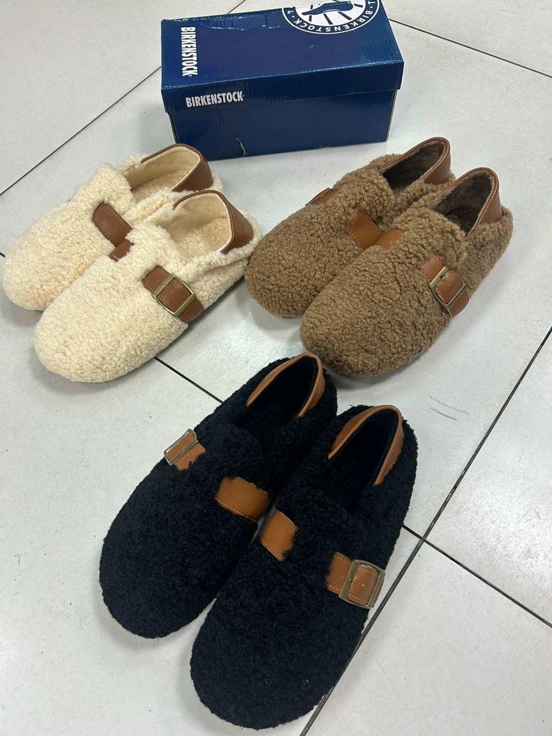 ,меховые тапочки,тапочки модные,женские меховые шлепанцы на плоской подошве,тапочки зимние