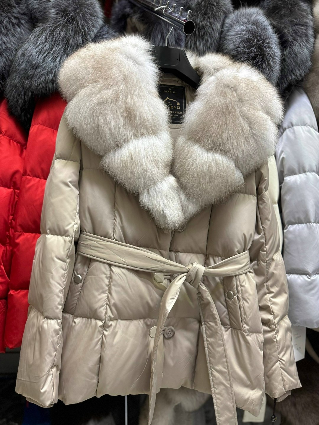 пуховики с мехом,женские пуховики,пуховики с натуральным мехом,пуховик,пуховик бежевый