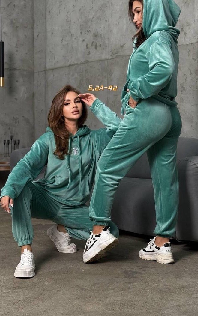 велюровый костюм,костюм велюровый спортивный,велюровый спортивный костюм женски,костюм велюровый amore,спортивный костюм женский велюровый