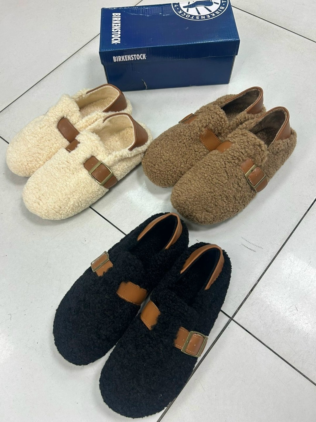 ,меховые тапочки,тапочки модные,женские меховые шлепанцы на плоской подошве,тапочки зимние