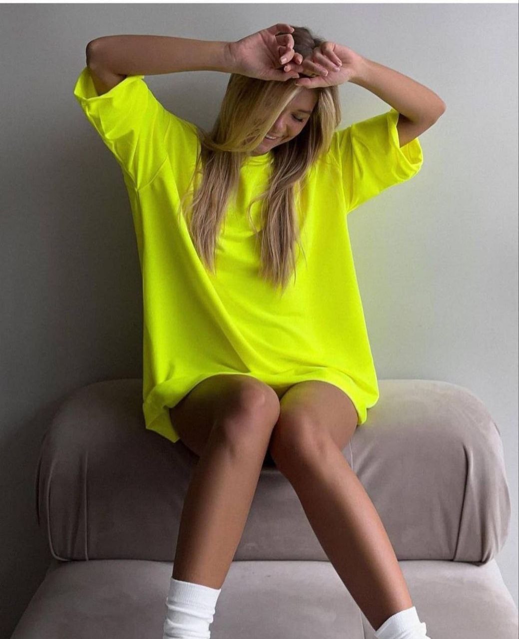 футболка оверсайз с,женская футболка оверсайз,серебристая футболка,женские футболки,футболка свободного кроя