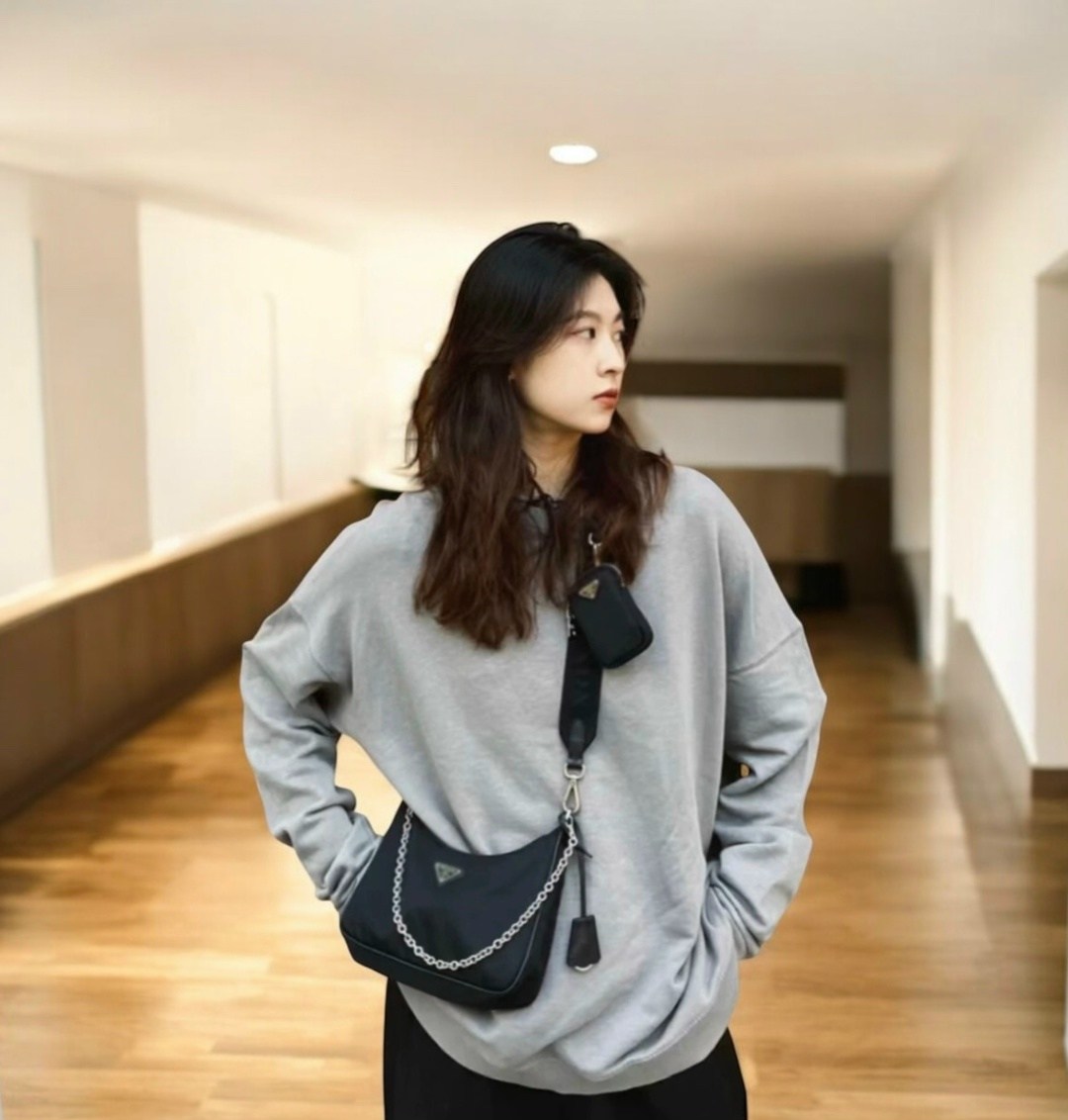 сумка прада черная нейлон,сумка прада re edition 2005,сумка через плечо prada,prada re-edition 2005 shoulder bag,прада сумка женская