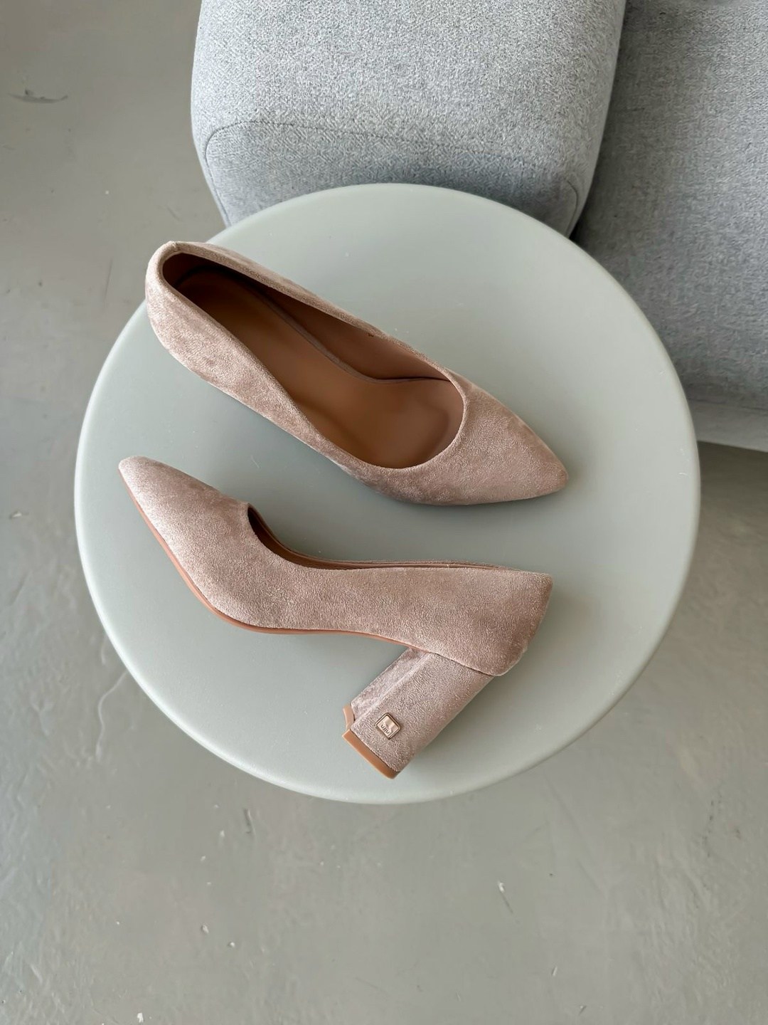 бежевые туфли,туфли лодочка,туфли лодочки женские,бежевые туфли на каблуке,замшевые туфли