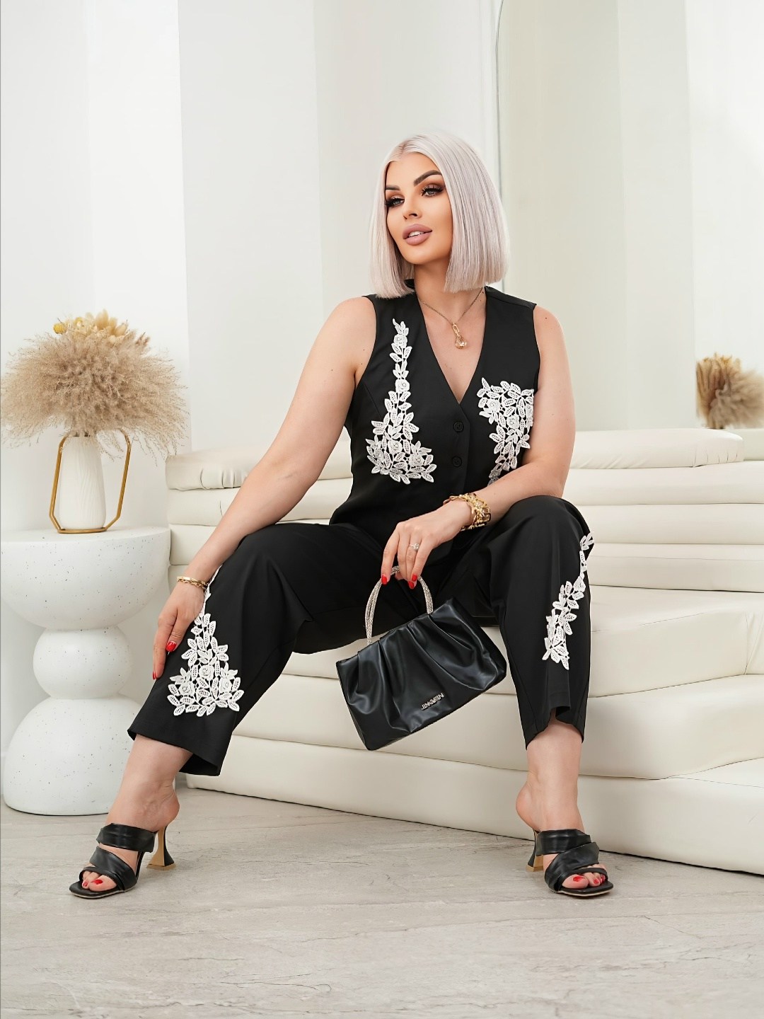 костюм с брюками,голубой брючный костюм,костюм с жилетом,брючный костюм с жилеткой,костюм брючный с жилетом