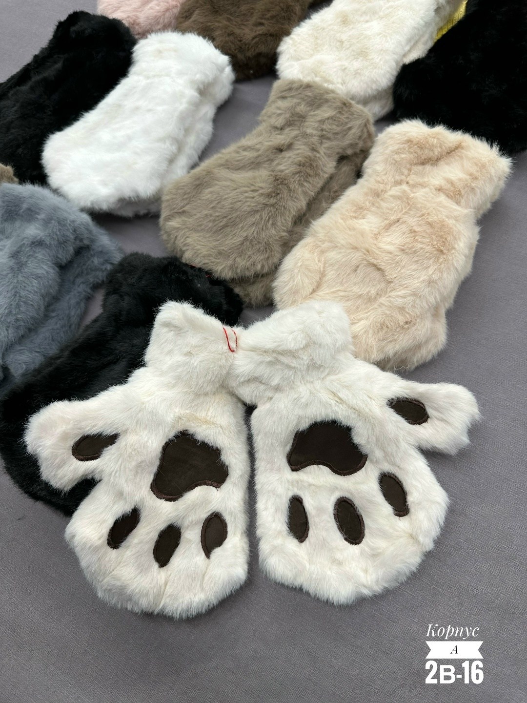 плюшевые варежки,перчатки митенки кошачьи лапки,перчатка пушистая в виде лапки,женские плюшевые варежки,пушистые перчатки кошачьи лапки