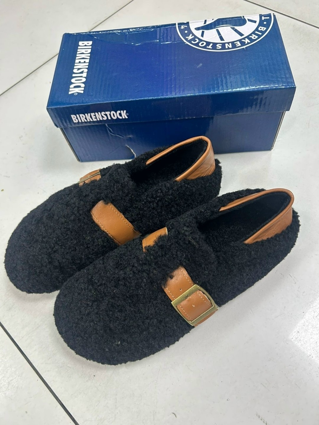 ,меховые тапочки,тапочки модные,женские меховые шлепанцы на плоской подошве,тапочки зимние