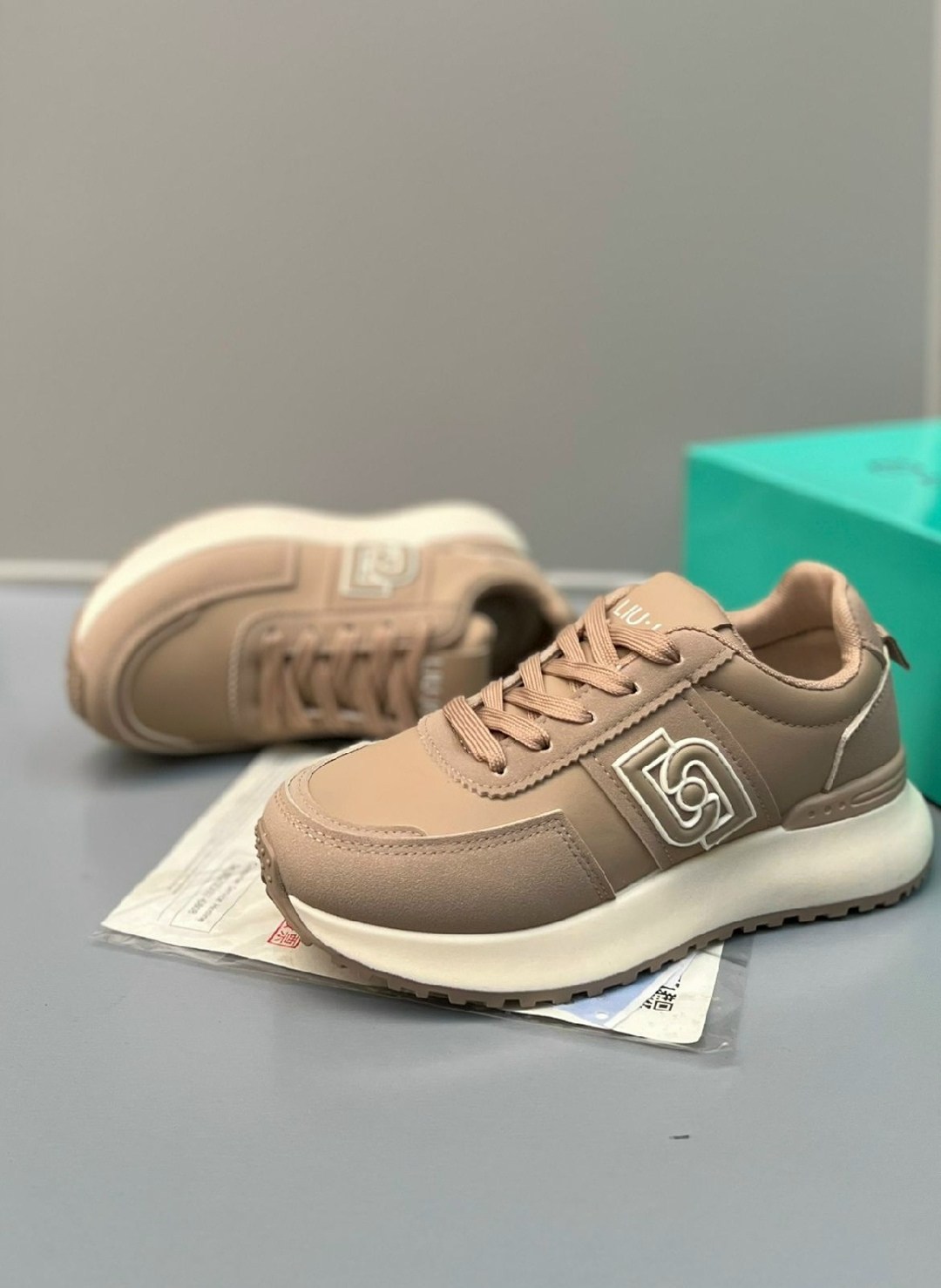 ,женские кроссовки,liu jo кроссовки,бежевые кроссовки,кроссовки женские liu jo