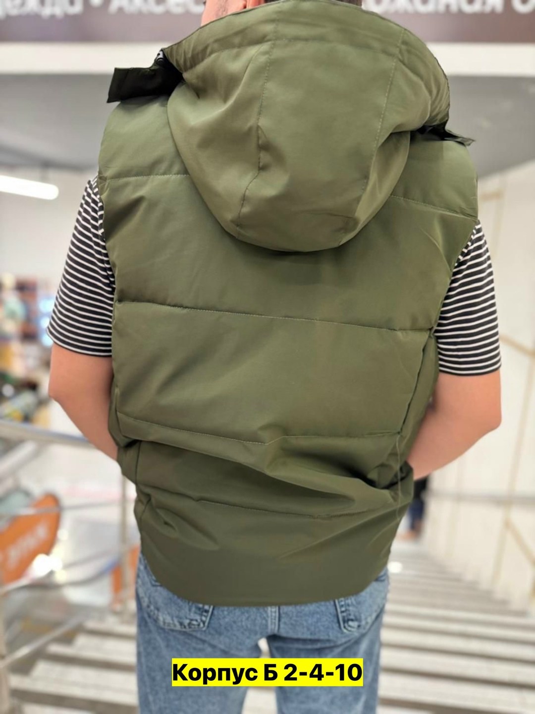 мужская жилетка,жилет мужской,жилет мужской утепленный,жилет,жилет мужской с капюшоном