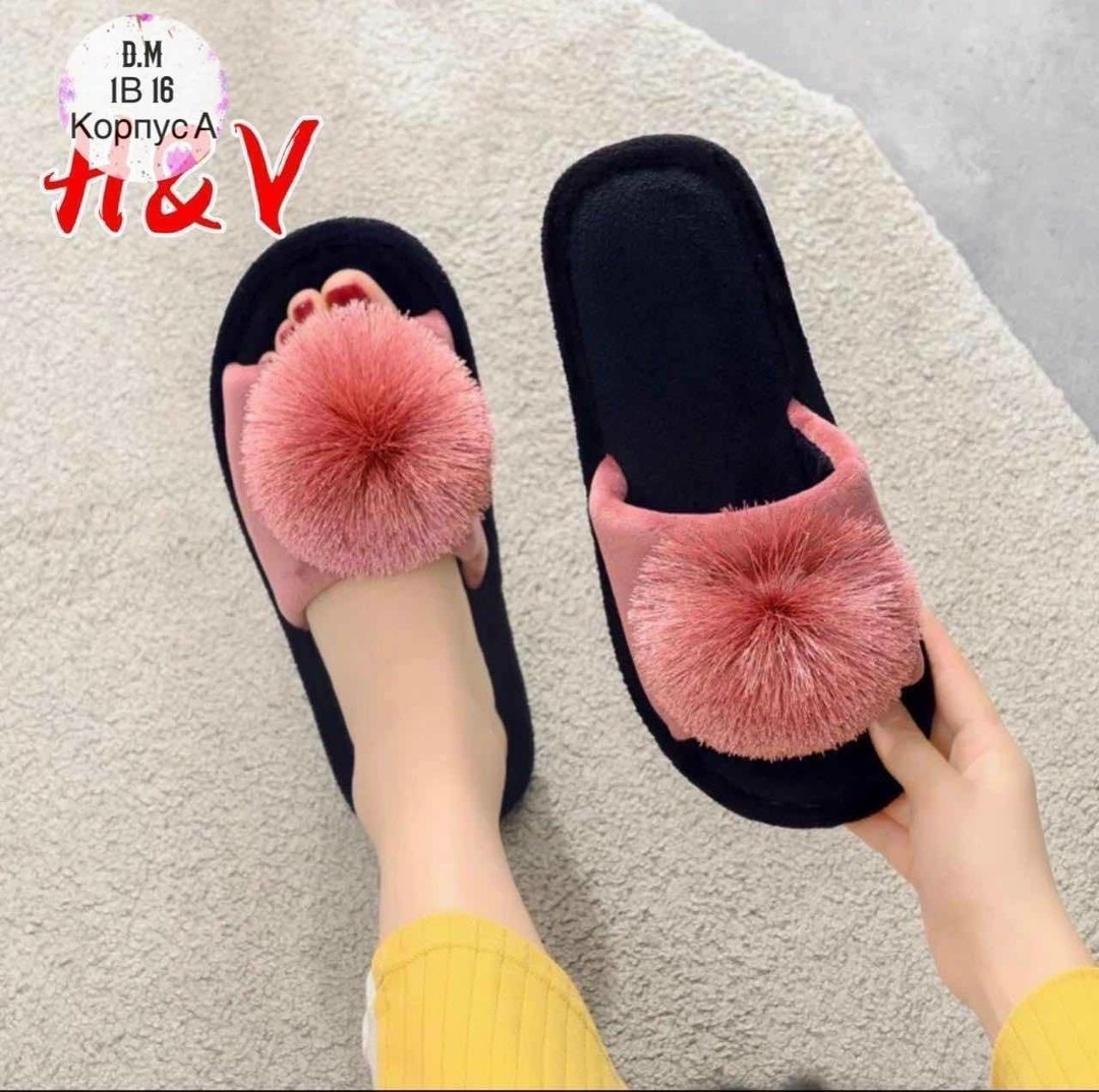 домашние тапочки женские,тапочки с помпоном на танкетке,домашние тапки ,тапки женские ,тапочки женские