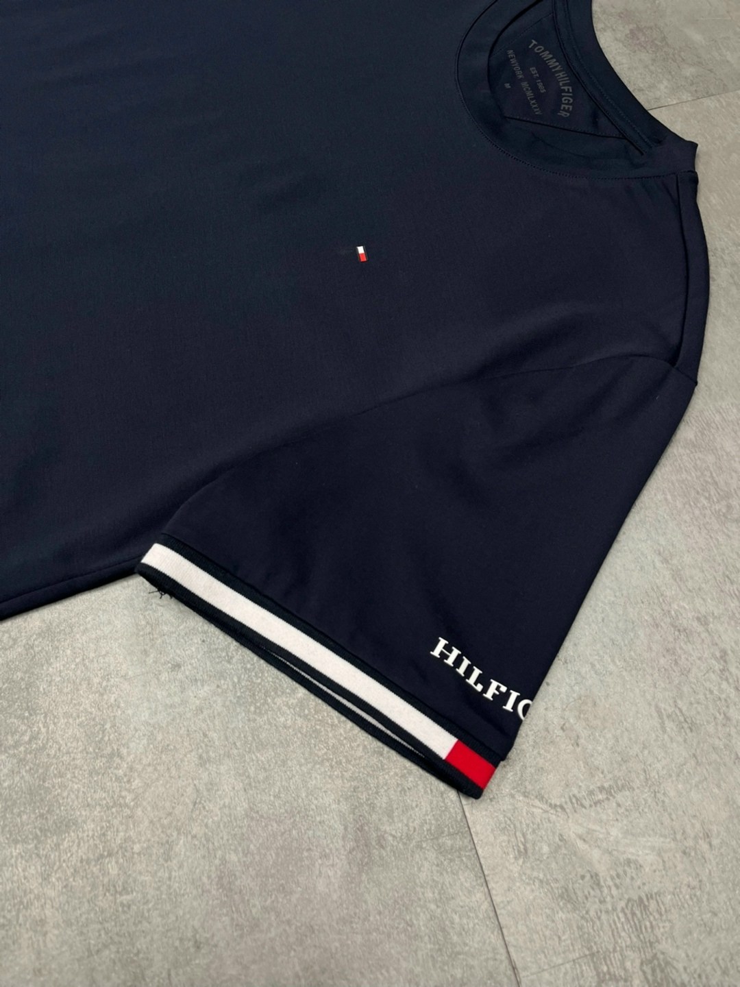 футболка мужская tommy hilfiger,футболка tommy hilfiger,футболки для мужчин,футболка мужская