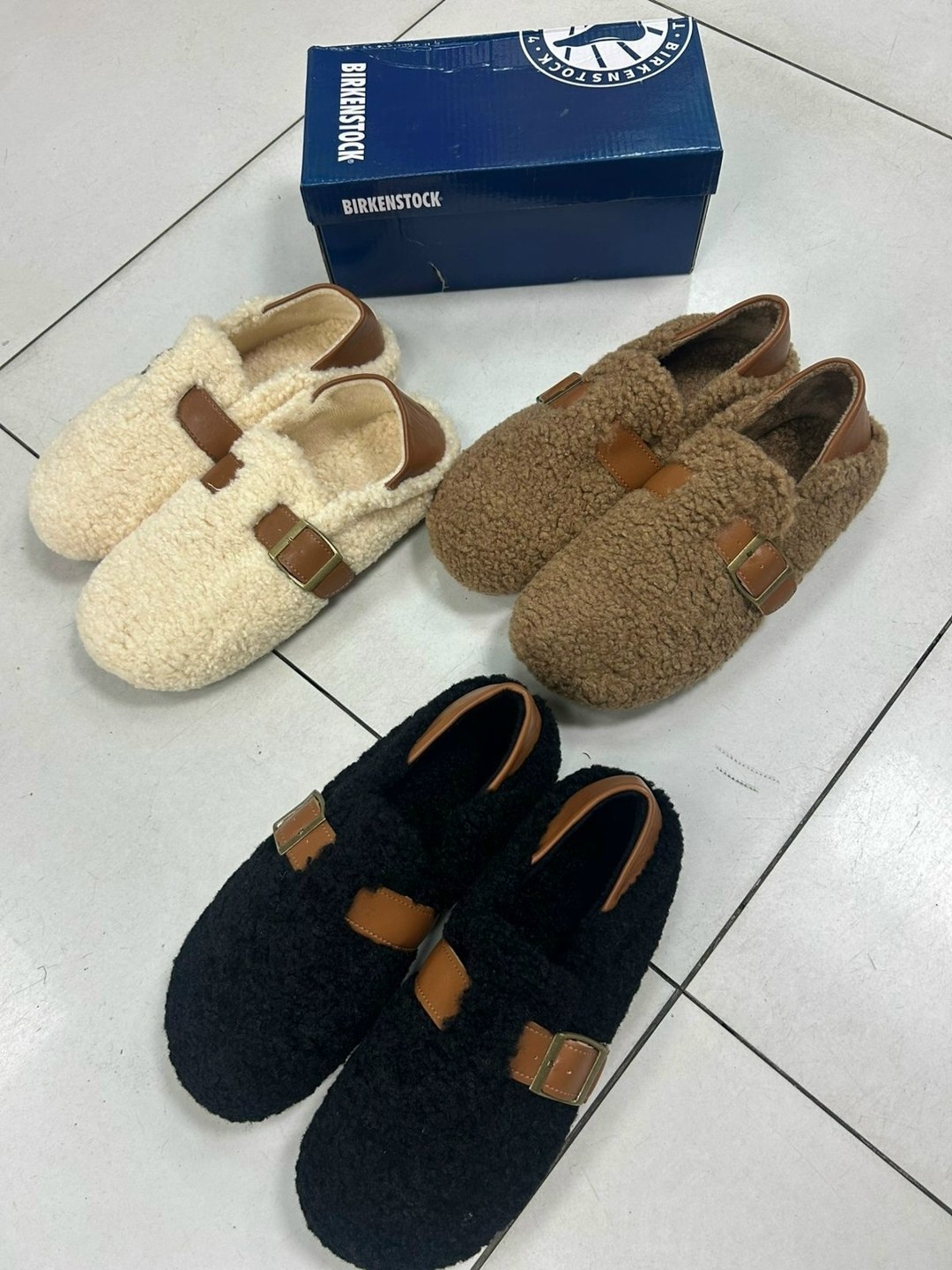 ,меховые тапочки,тапочки модные,женские меховые шлепанцы на плоской подошве,тапочки зимние