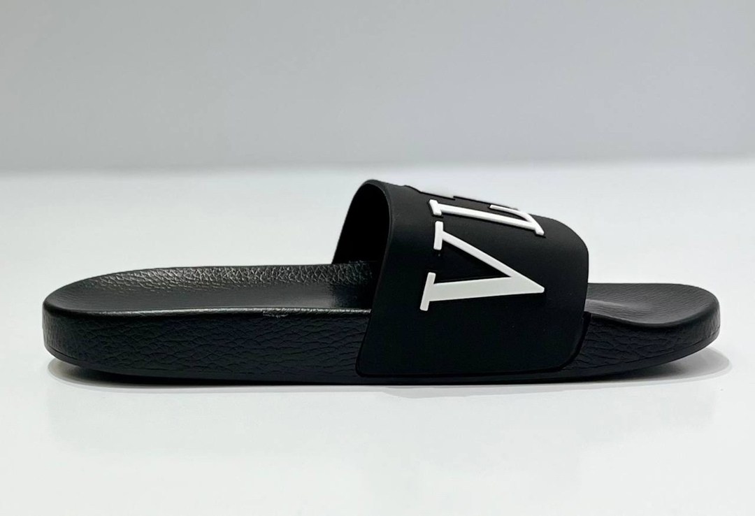 шлепанцы valentino,мужские шлепанцы,кожаные шлепанцы vlogo valentino,шлепки валентино,