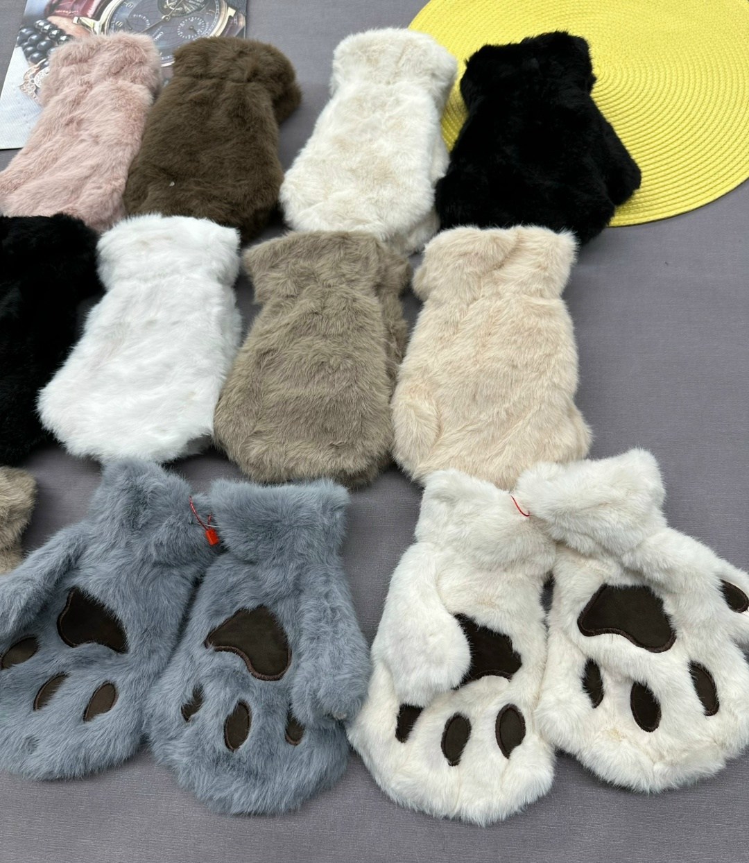 плюшевые варежки,перчатки митенки кошачьи лапки,перчатка пушистая в виде лапки,женские плюшевые варежки,пушистые перчатки кошачьи лапки