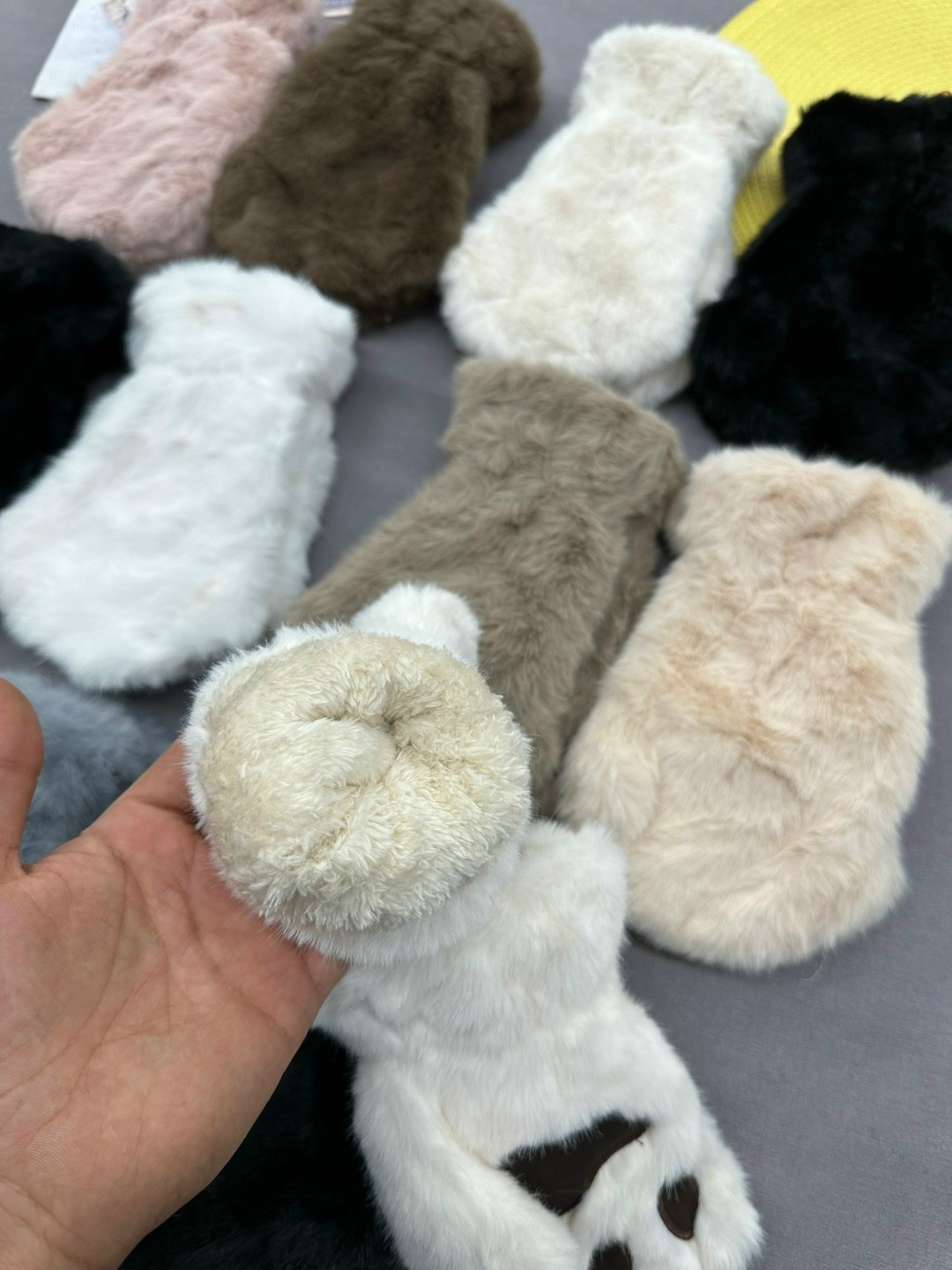 плюшевые варежки,перчатки митенки кошачьи лапки,перчатка пушистая в виде лапки,женские плюшевые варежки,пушистые перчатки кошачьи лапки