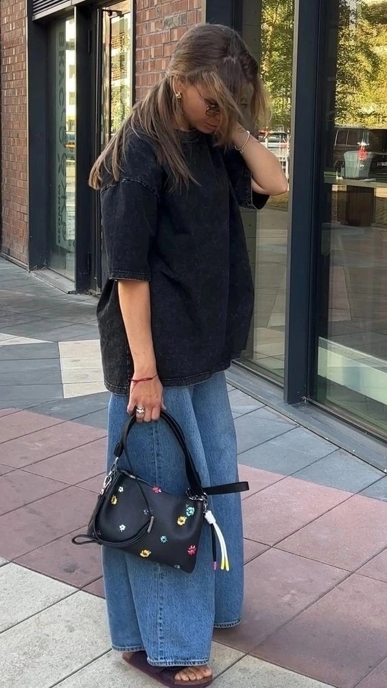 одежда кэжуал,джинсовый стиль,футболка оверсайз варенка серая,джинсы модные