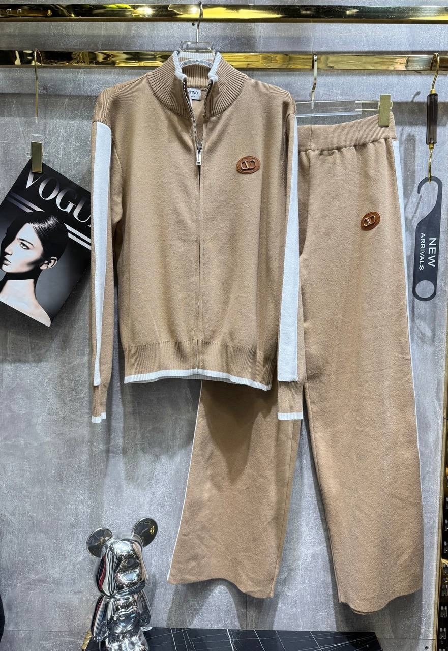 трикотажные костюмы,спортивные костюм,костюмы женские,костюмы комплекты,женские спортивные костюмы