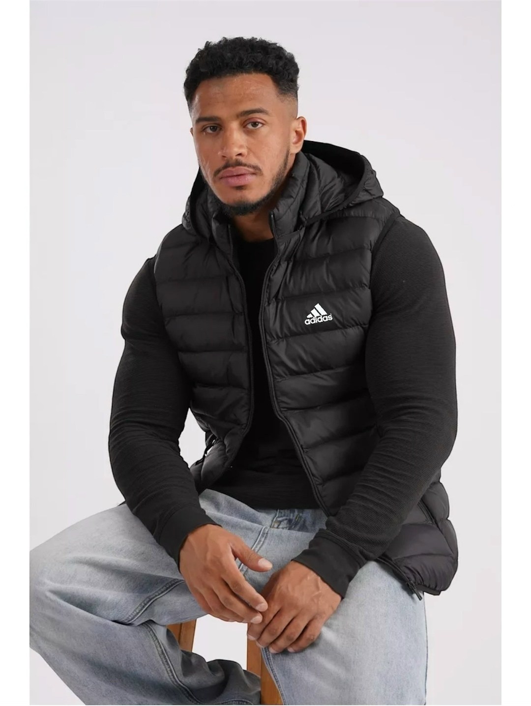 жилетка демисезонная мужская,безрукавка демисезонная,жилет мужской утепленный с капюшоном,жилет утепленная,жилет утепленный с капюшоном безрукавка