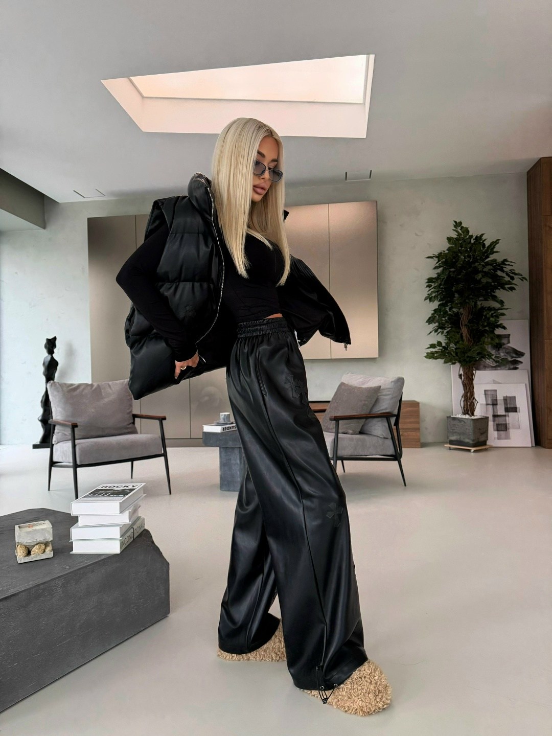 брюки широкие,брюки из экокожи,брюки палаццо из экокожи,кожаные брюки женские