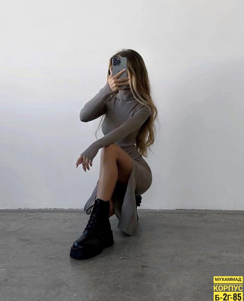 платье лапша с разрезом,платье лапша с горлом,платья с разрезом,платье лапша 2025,трикотажное платье с разрезом