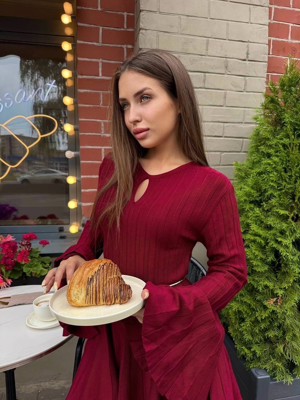 повседневные платья,бордовое платье,трикотажное платье,стильное платье,платье женское бордовое