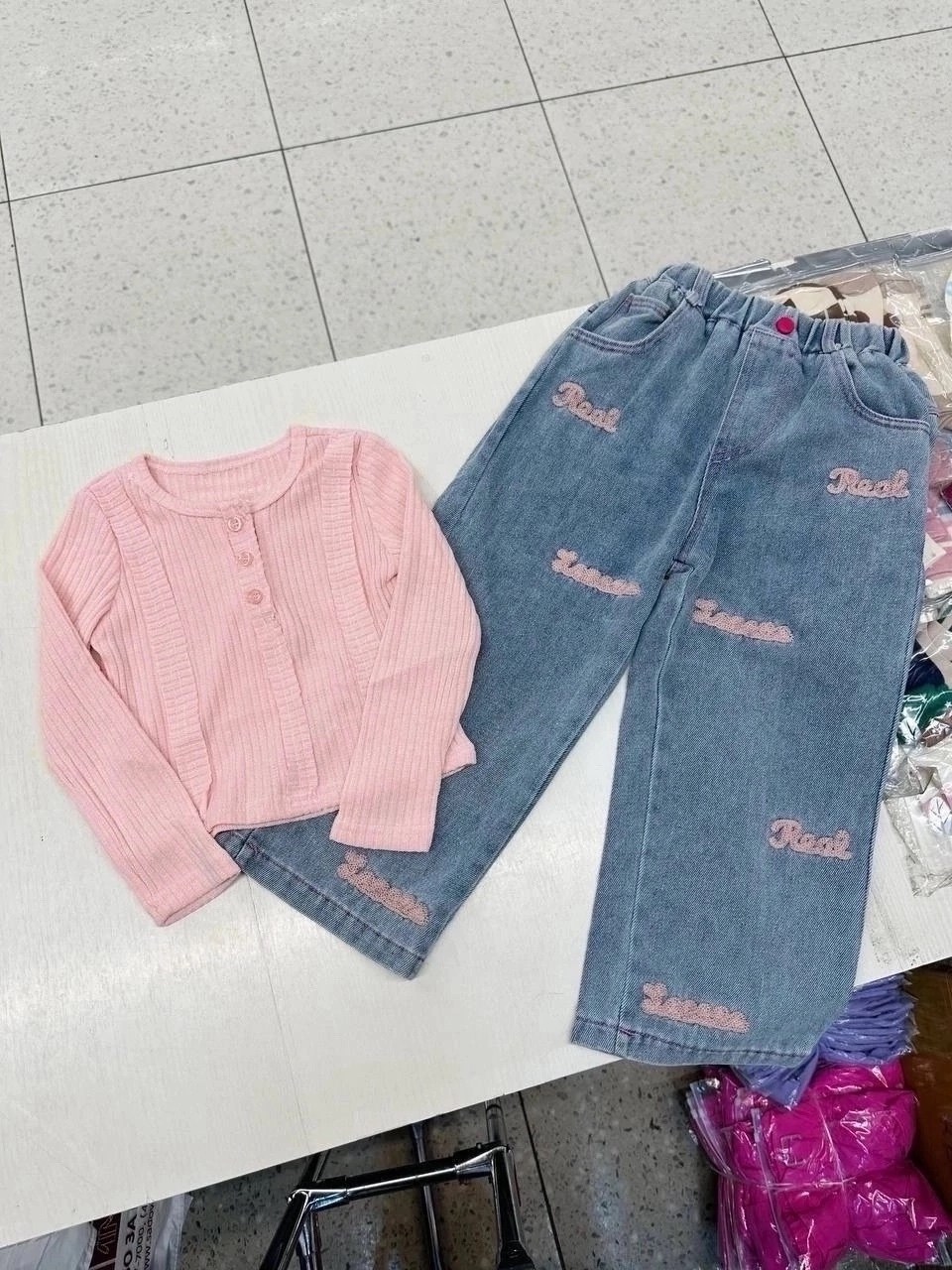 комплект одежды для девочек,комплект детской одежды для девочки,джинсы для девочек,кардиган для девочек,брюки для девочек