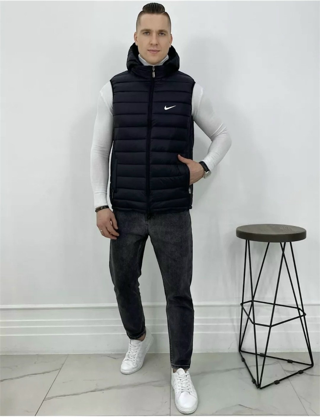 жилетка демисезонная мужская,безрукавка демисезонная,жилет мужской утепленный с капюшоном,жилет утепленная,жилет утепленный с капюшоном безрукавка
