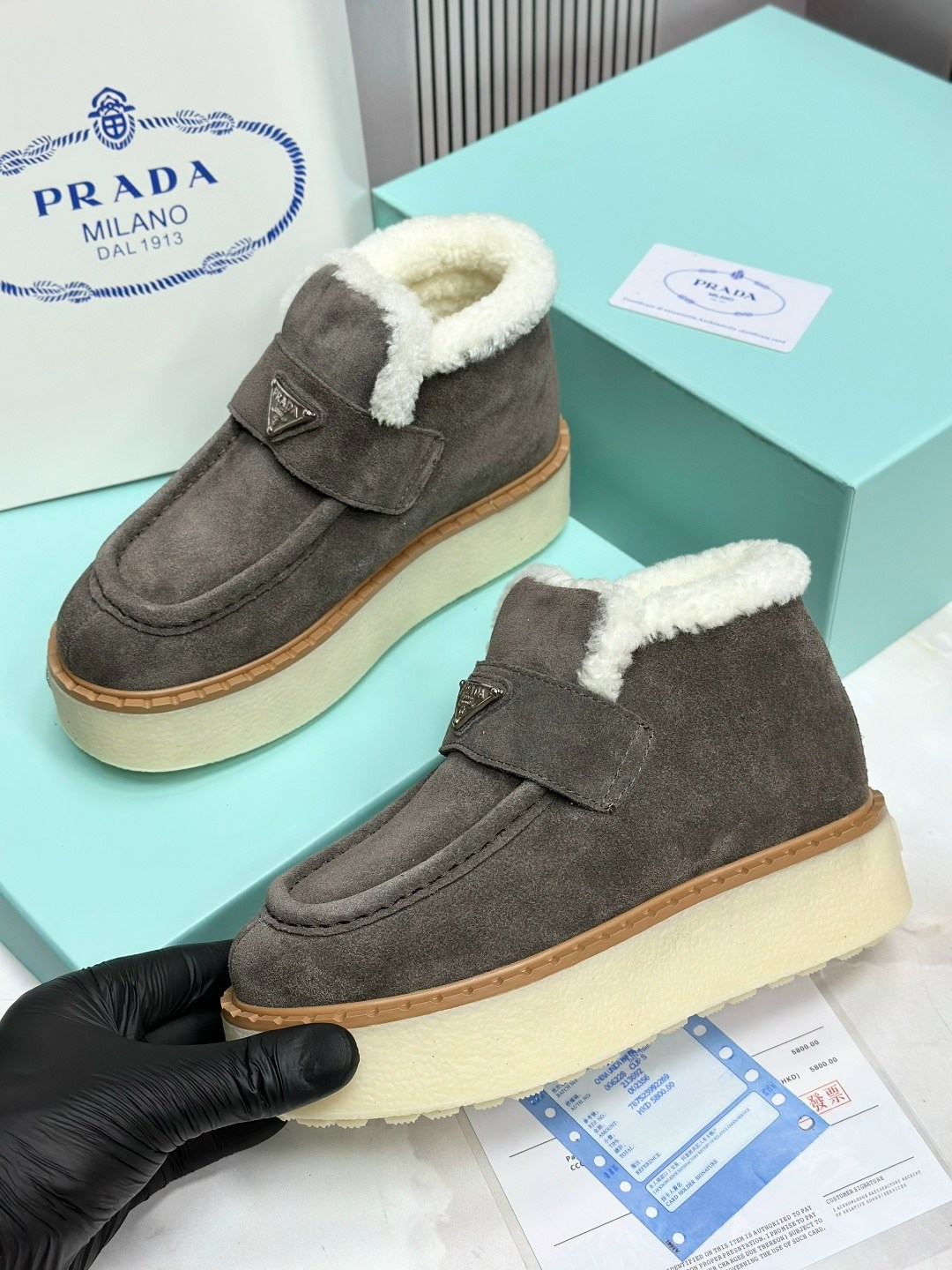 ,лоферы prada,ботинки prada,замшевые ботинки на меху,женская