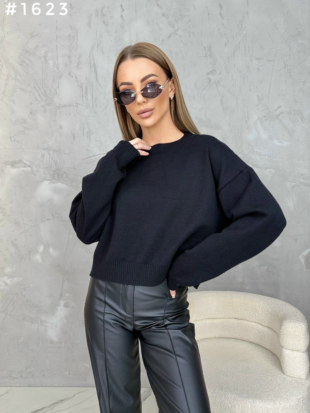 свитер оверсайз укороченный,свитер укороченная,джемпер оверсайз,стильная кофта,кофта голубая