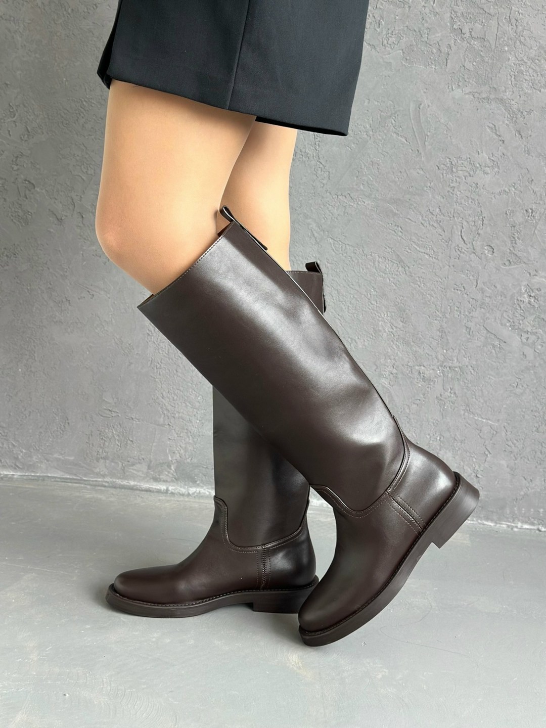 ,женские сапоги,коричневые сапоги,стильные сапоги,кожаные сапоги